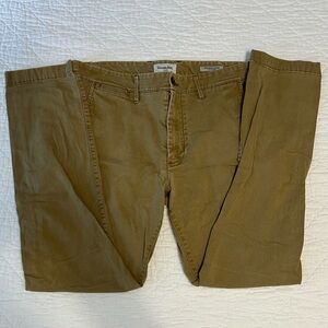 Goodfellow Men’s Skinny Hennipin Chino Pants. 33W x 30L